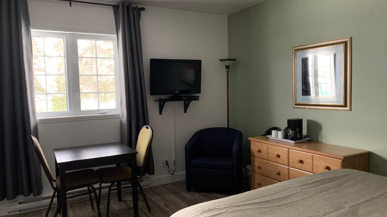 Motel Des Cascades Baie-Saint-Paul Bagian luar foto