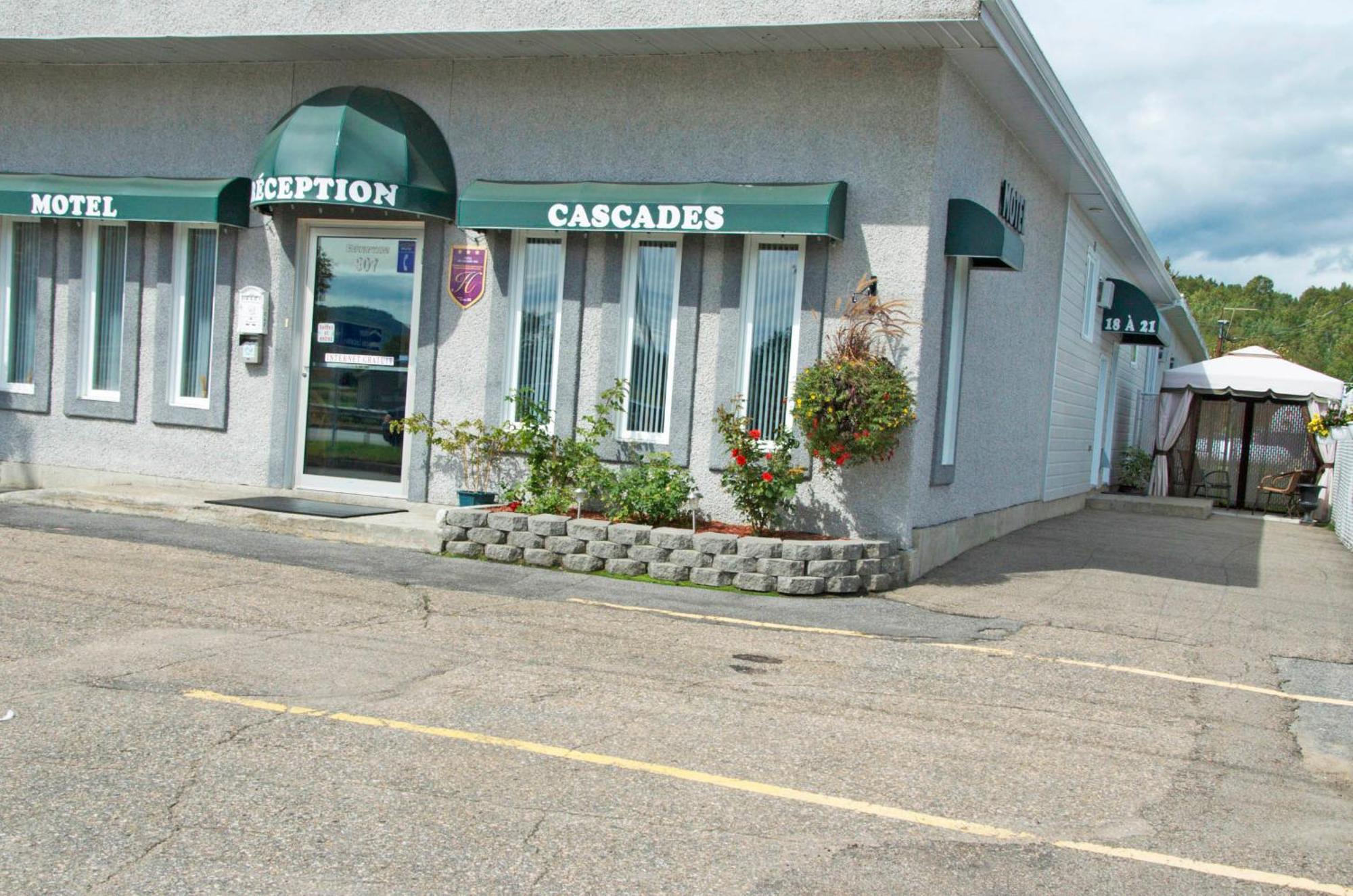 Motel Des Cascades Baie-Saint-Paul Bagian luar foto