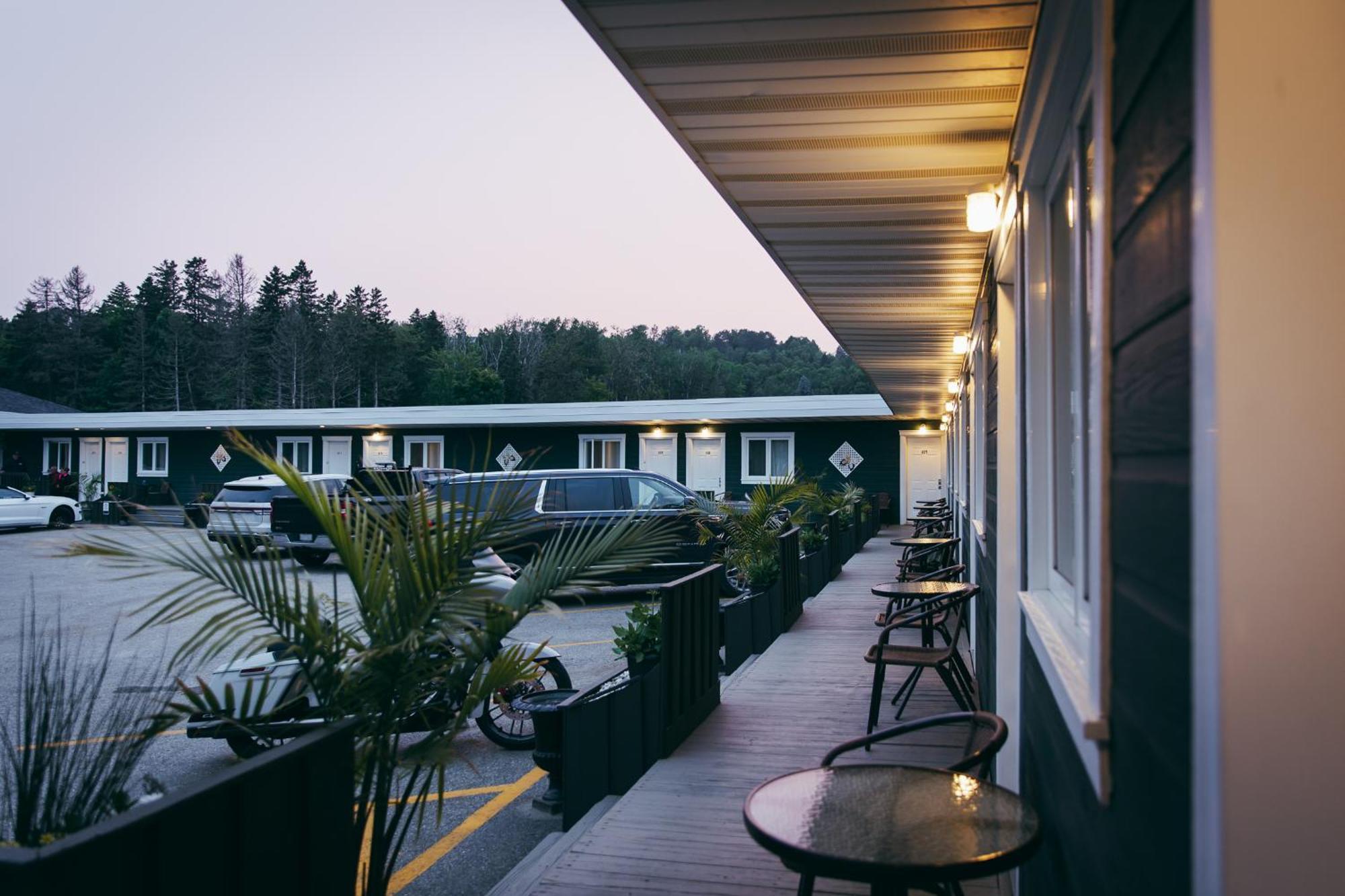 Motel Des Cascades Baie-Saint-Paul Bagian luar foto
