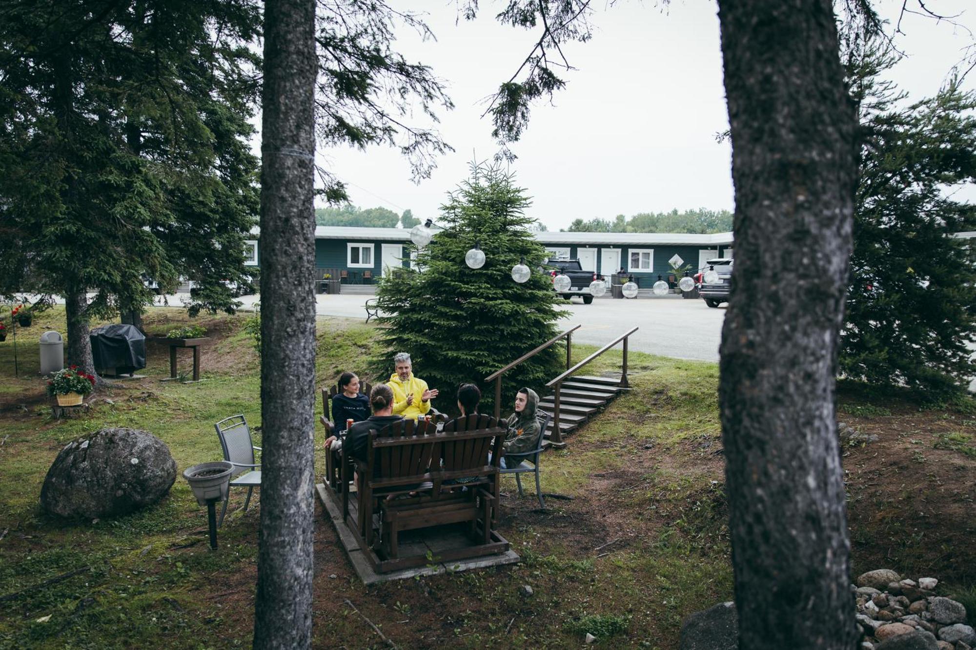 Motel Des Cascades Baie-Saint-Paul Bagian luar foto